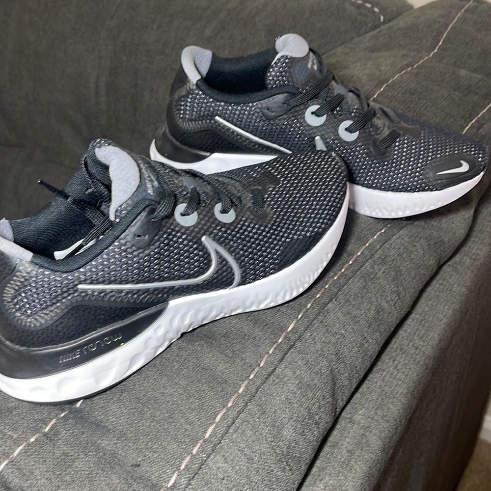 Brand new Nike Renews 6.5